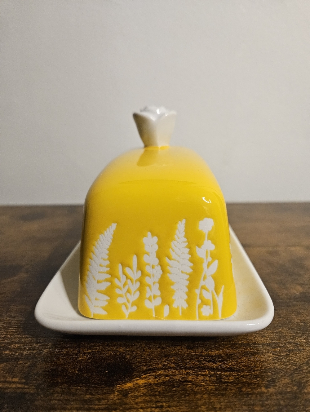 Yellow 'Butter' Ceramic Butter Dish with Floral Detail With Butter Knife NIB - Picture 2 of 5